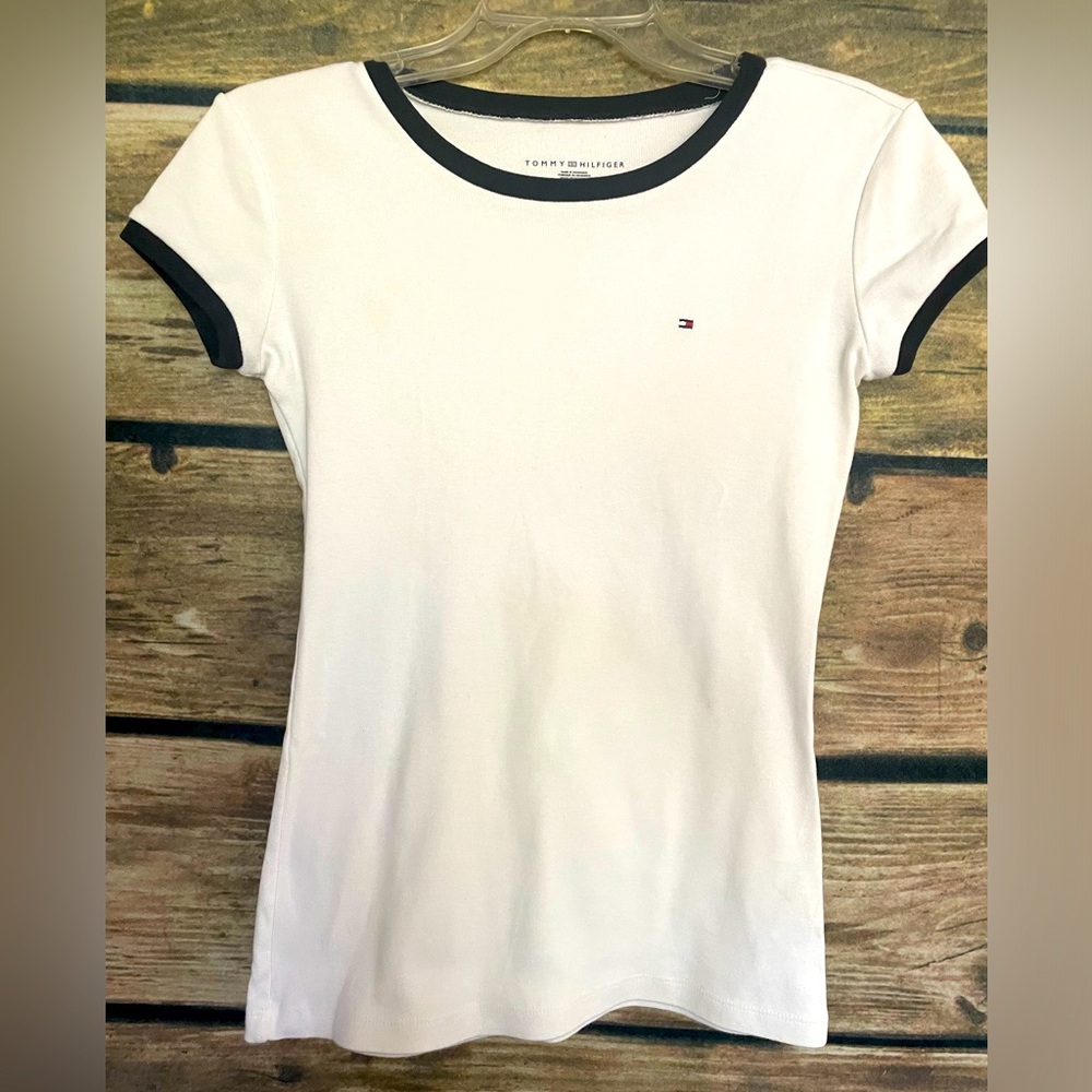 Like New Tommy Hilfiger Short Sleeve White T-Shirt